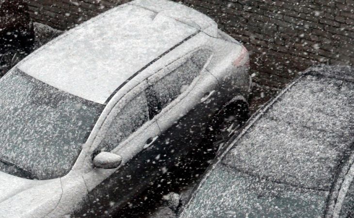 Автомобили в снегу 