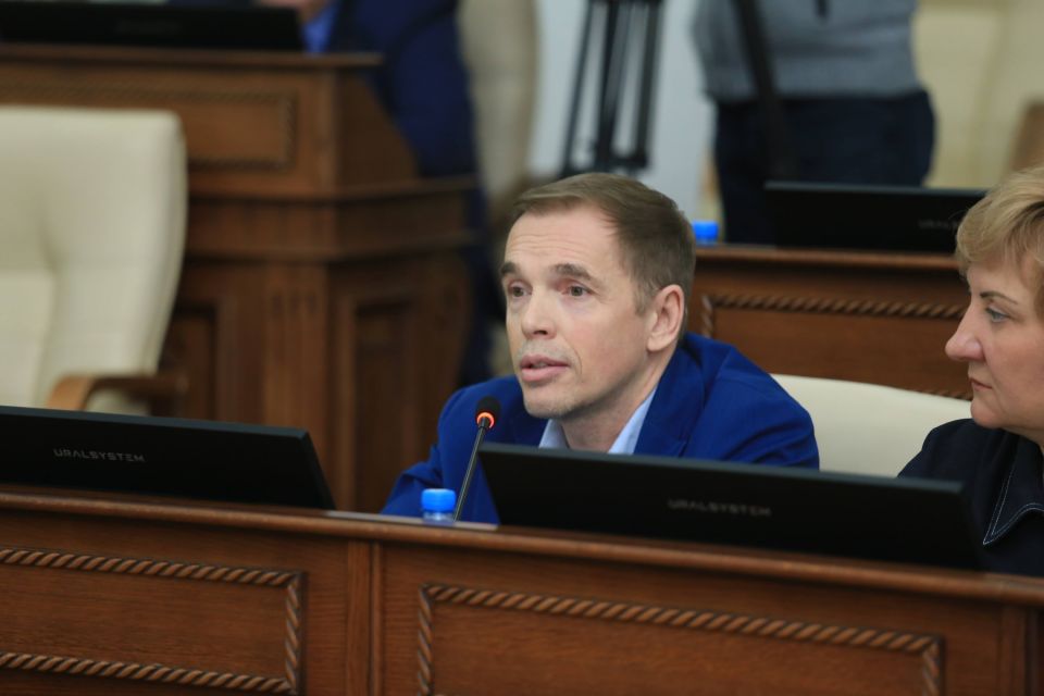 Руководитель фракции "Справедливая Россия" Александр Молотов