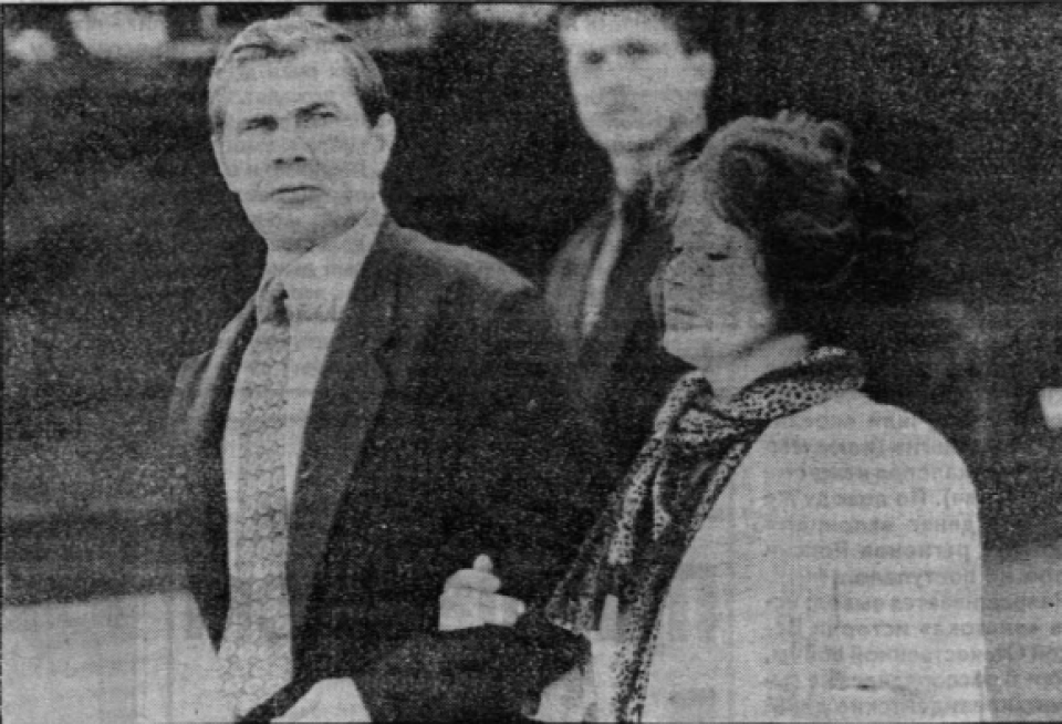 Александр Лебедь с женой в Барнауле 16 мая 1996 года