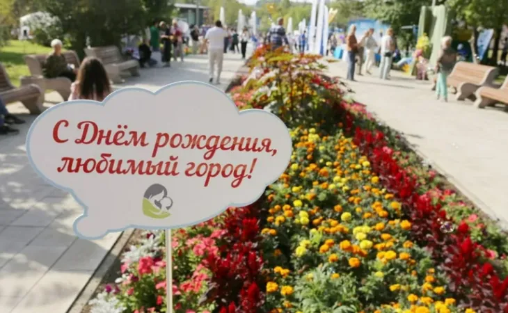 Сцена на площади Свободы