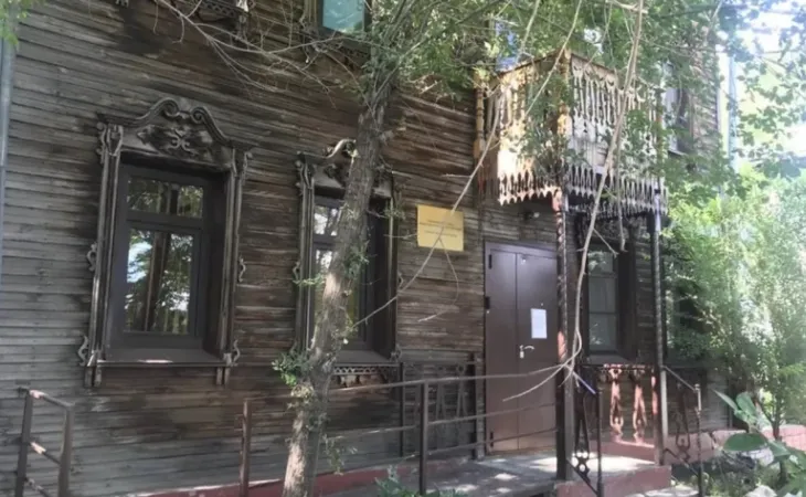Дом по ул. Анатолия, 102, в Барнауле

