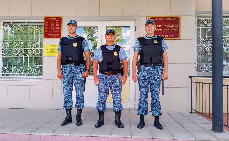 Судебные приставы