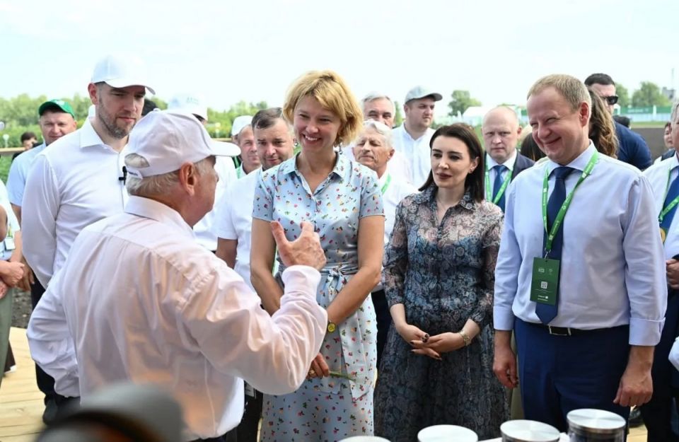 Виктор Томенко и Оксана Лут в Кулундинском районе