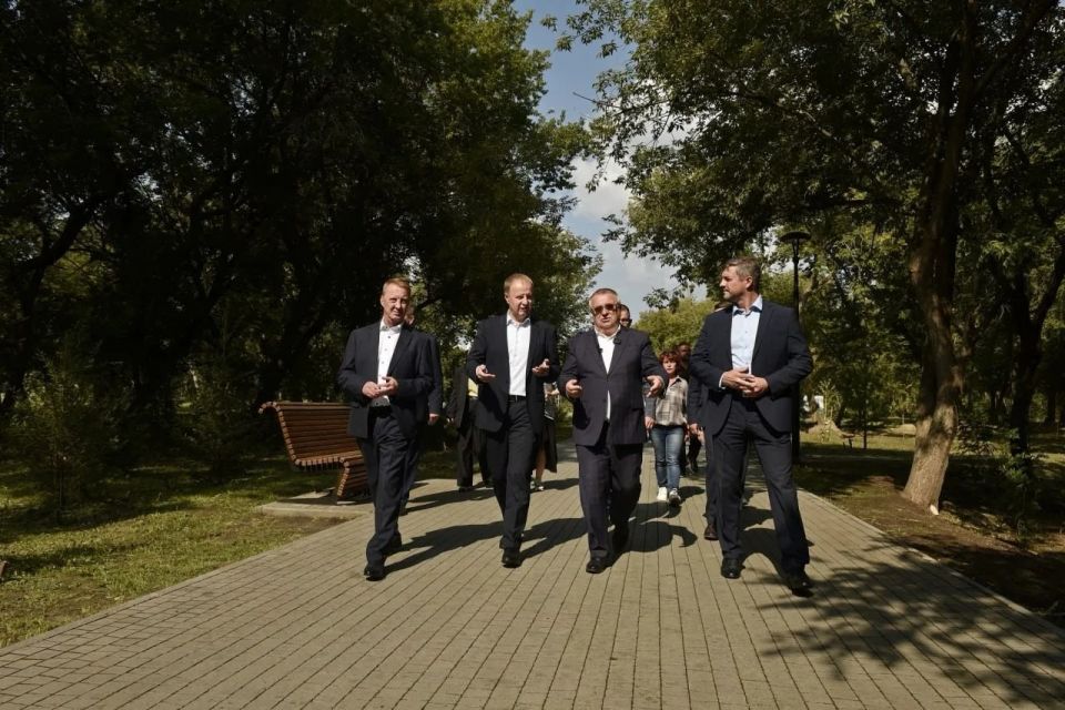 Виктор Томенко посетил барнаульский парк
