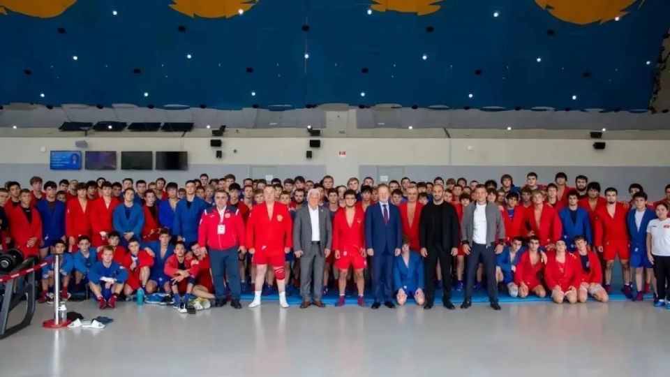 Виктор Томенко посетил международный тренировочный сбор по самбо