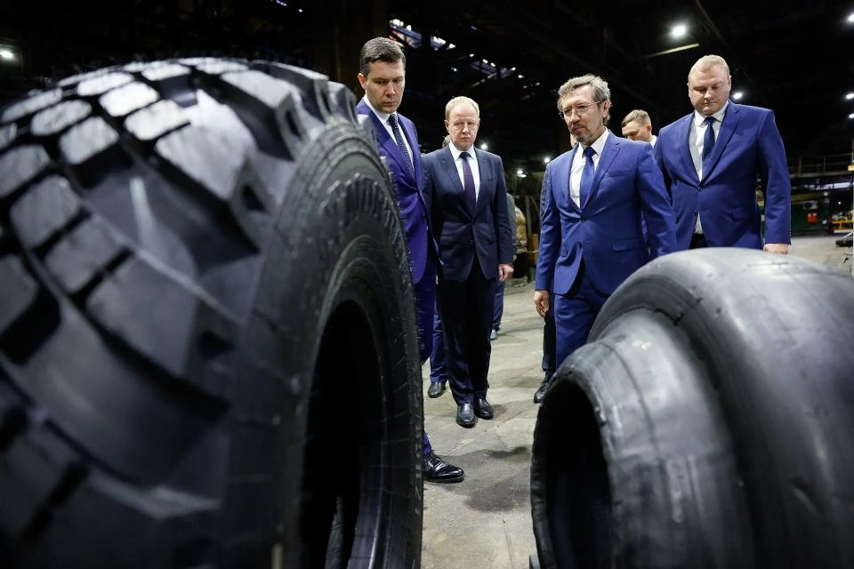 Рабочая поездка главы Минпромторга РФ Антона Алиханова в Алтайский край
