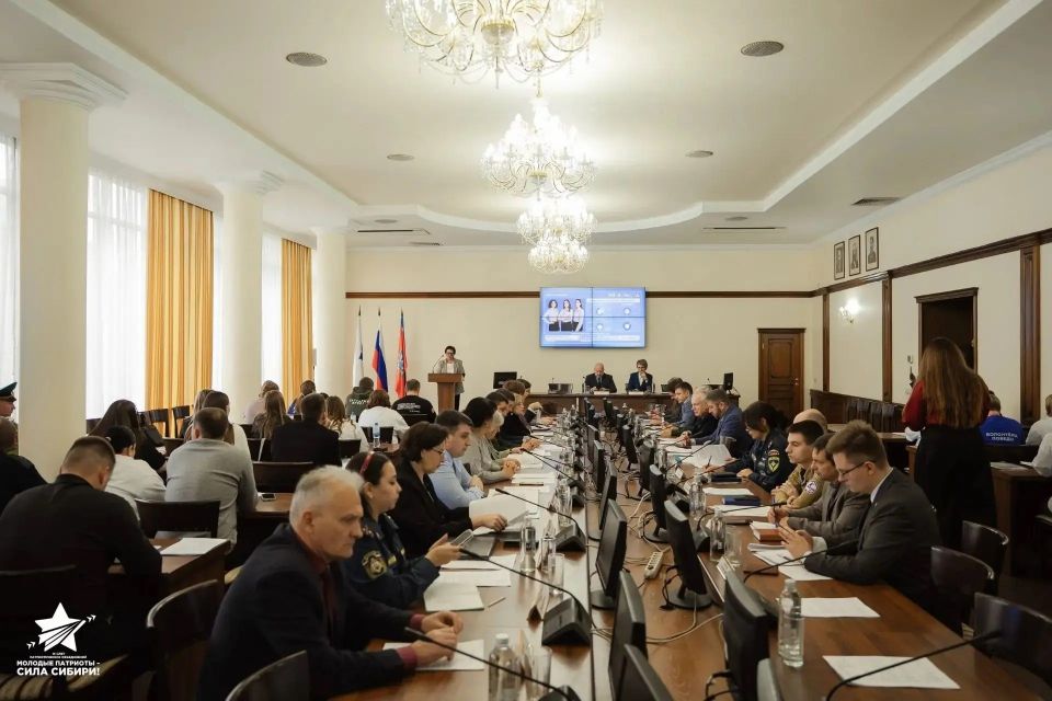 В Алтайском крае обсудили вопросы патриотического воспитания и молодежной политики